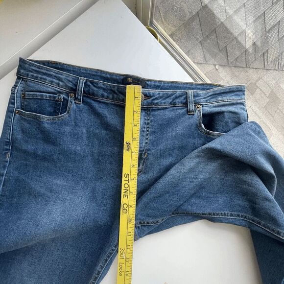 Frye Mid-Rise Split Hem Flare Jean, Size 18W, NWT - Picture 6 of 11